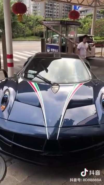 Pagani Huayra is a beast