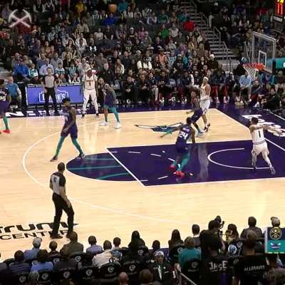 [Highlight] Jamal Murray's no-look pass whilst sitting down leads to a Jokic lob towards Michael Porter Junior