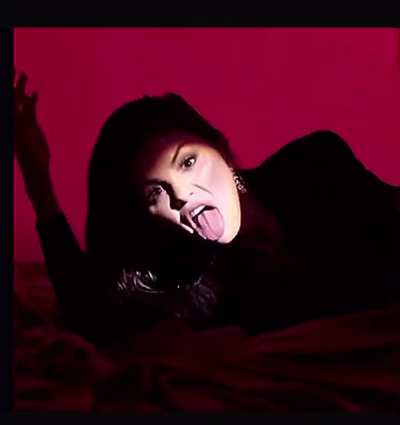 Hot cow. It&rsquo;s like she has a lizard coming out of there..