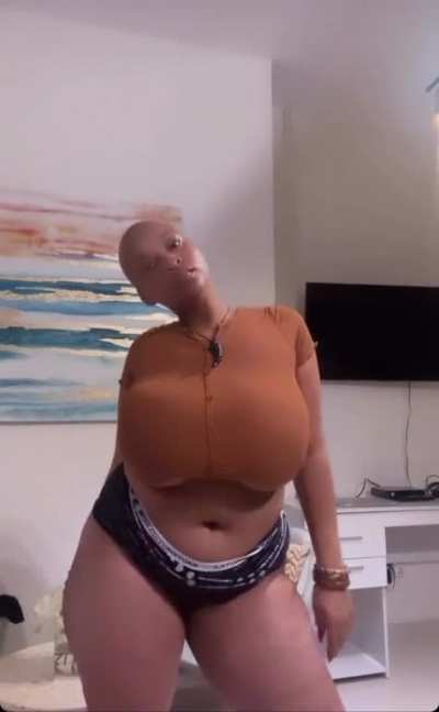 Way too sexy!!! ❤️