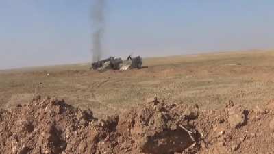 Iraqi PMU in a stand of with IS fighters after their 3 vehicle rush gets stuck in the anti-vehicle ditch