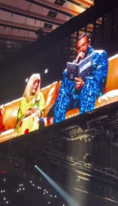 drake rapping &ldquo;look what you&rsquo;ve done&rdquo; to his mom. what a special moment.