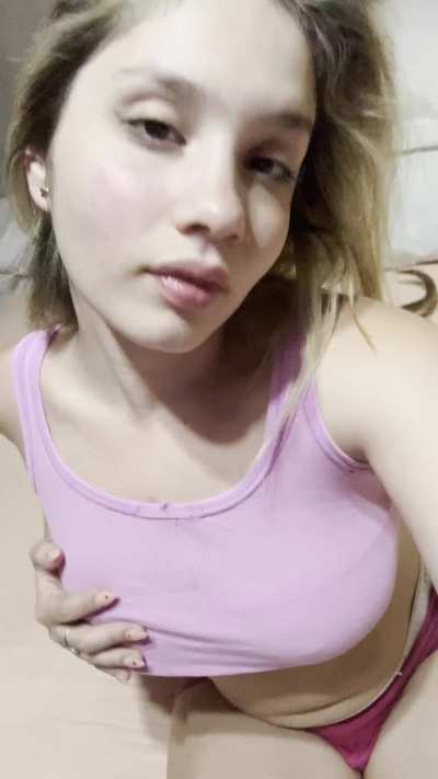 I&rsquo;m horny now, comment "HI"for free nudes ;)