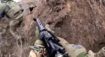 Ukrainian soldiers kill surrendered Russian troops