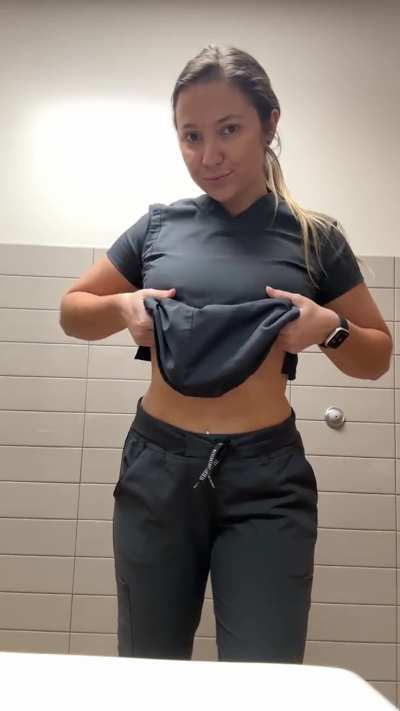 I love dropping my nurse tits at work 👩&zwj;⚕️🥵