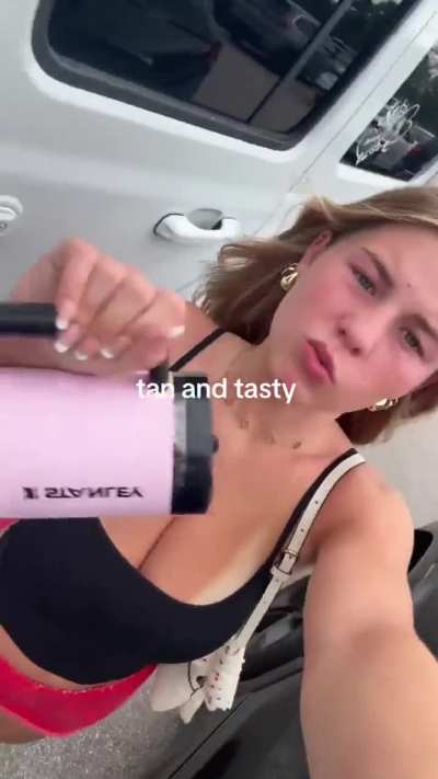 The tan lines in her latest tiktok story 😍