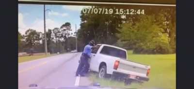 State Trooper prevents vehicle from fleeing with his bare hands