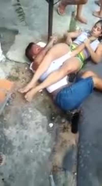 To rob a woman