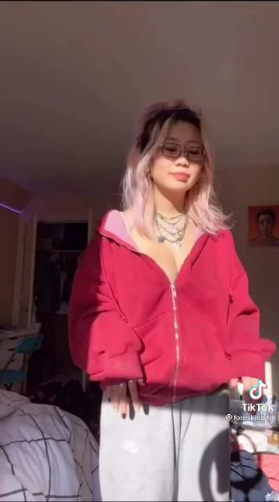 They&rsquo;re suffocating in that corset