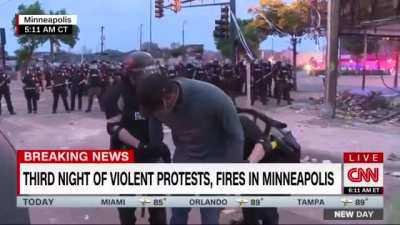 Minnesota police arrest CNN news crew on live TV