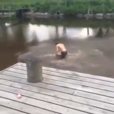 This person is super lucky they aren&rsquo;t even paralyzed from the neck down