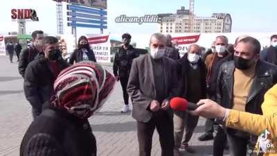 Bu insanlar oy veriyor amk
