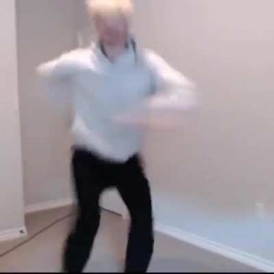 XQC GETTING READY TO SIT ON A MEDIEVAL CHAIR FOR 12 HOUSR AGAIN