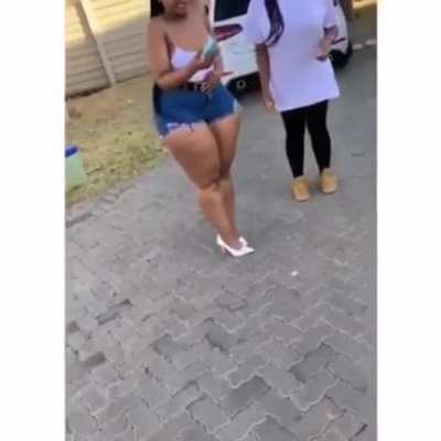 Thick in jeans (@seg<wbr>os_pu<wbr>mpkin<wbr>)