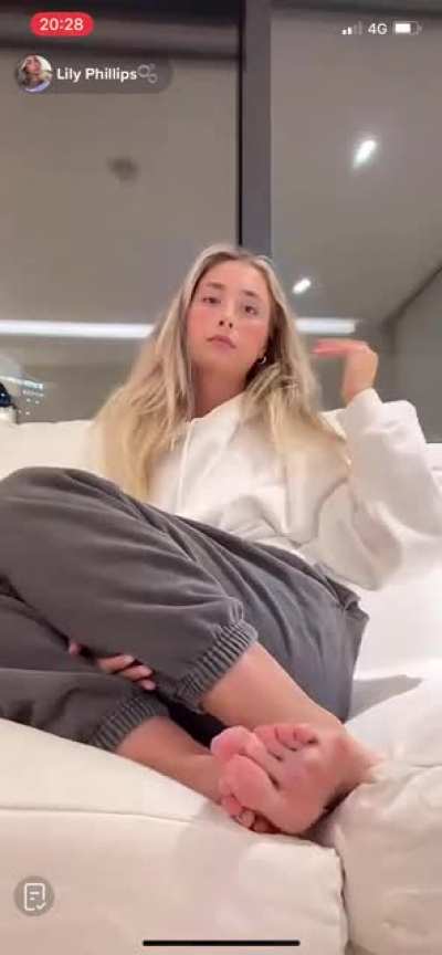 Hot feet show from @lillyphillipsstokky
