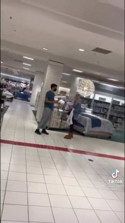ik it&rsquo;s staged but still, i had to look away