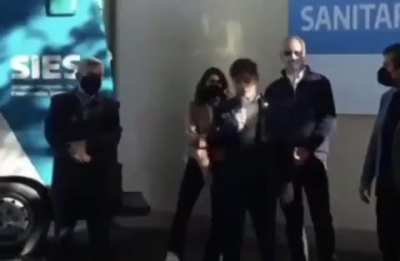 -No puedo dejar pasar que usted gobernador, sacándose una foto dijo 