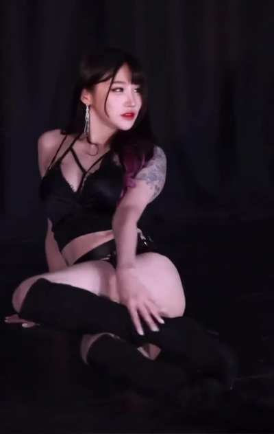 𝙂𝙄𝙍𝙇𝘾𝙍𝙐𝙎𝙃 &bull; 𝙏𝘼𝙀𝙍𝙄
