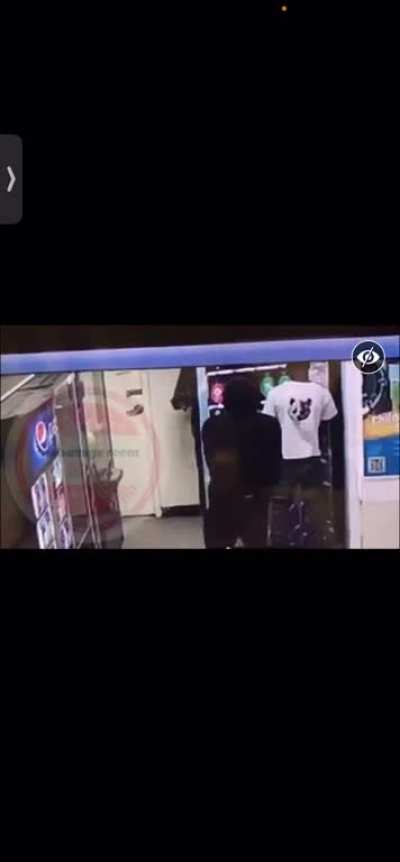 Murder caught on camera men finish his opp execution style 😮&zwj;💨