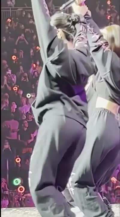 TWICE big 🍑 line - Momo & Mina (high boner alert)