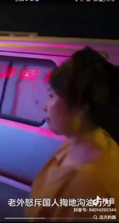 掏 #地沟油 洋人都看不下去了🤬