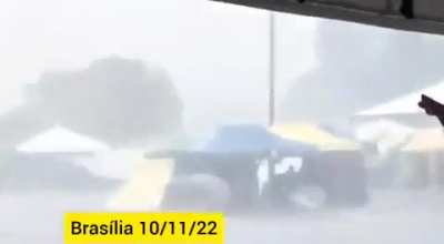 "Senhor, nos envie um sinal para que possamos saber qual &eacute; o caminho correto!" O SINAL: