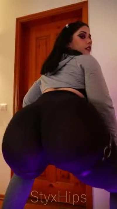 Twerking in leggings, yay or nay?