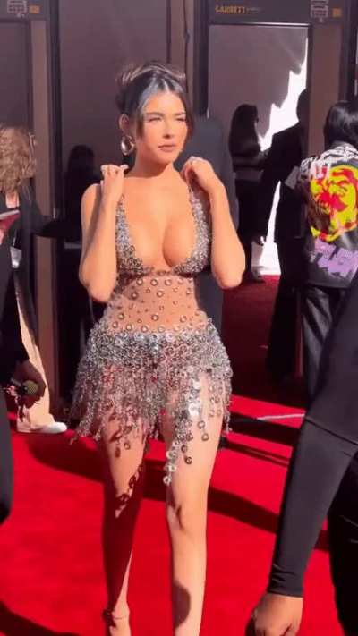 Madison Beer has a nice set