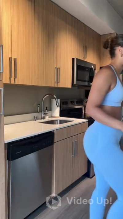 Lexie in slow mo &eth;