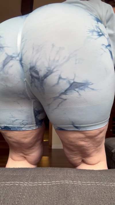 I farted then sat right on your face. This huge MILF ass is gonna be the last thing you see before you black out from bliss. Don&rsquo;t fight it, just breathe me in and let go. 💨 😈