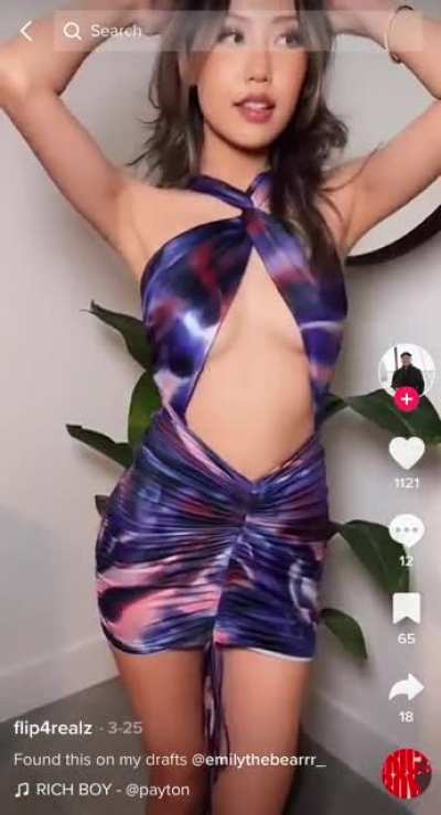 Emilythebearrr hottest Asian feet