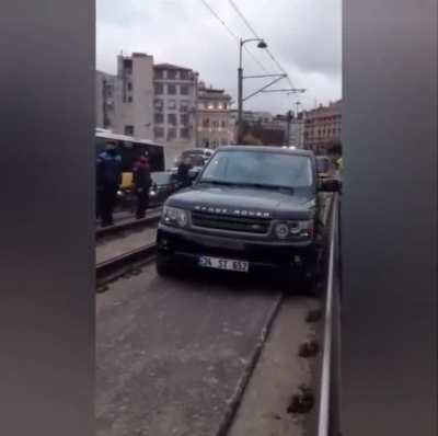 SUV driver mounts the rails to evade traffic