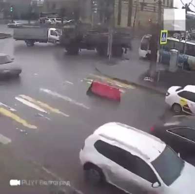 Drivers can&rsquo;t even avoid a single roadblock