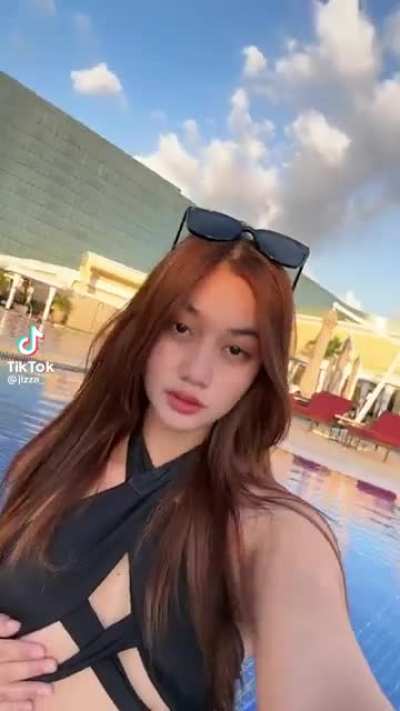 underboobs