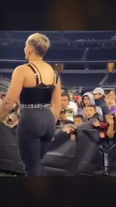 Just reminding everyone this gem exists🤤🍑