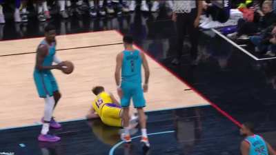 [Highlight] Devin Booker on Pat Beverly's push on Ayton: 