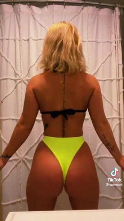 This has to be one of the most baddest females I&rsquo;ve seen on TikTok in awhile 😍