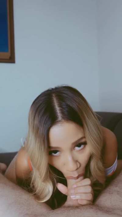 Daddy, look into my eyes while I&rsquo;m sucking you 💦