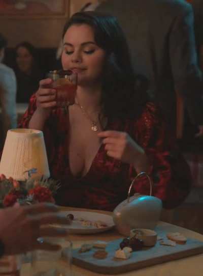 Selena Gomez's massive mommy milkers keep getting better &amp; better