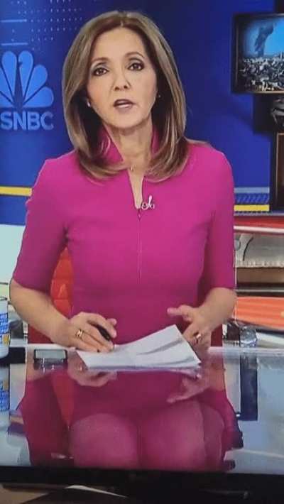 Chris Jansing short skirt 