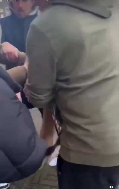 Yer Hollanda. Kenanı gören, tanıyan, bilen varsa lütfen söylesin yoksa kadını öldürecekler. Waar is Kenan!