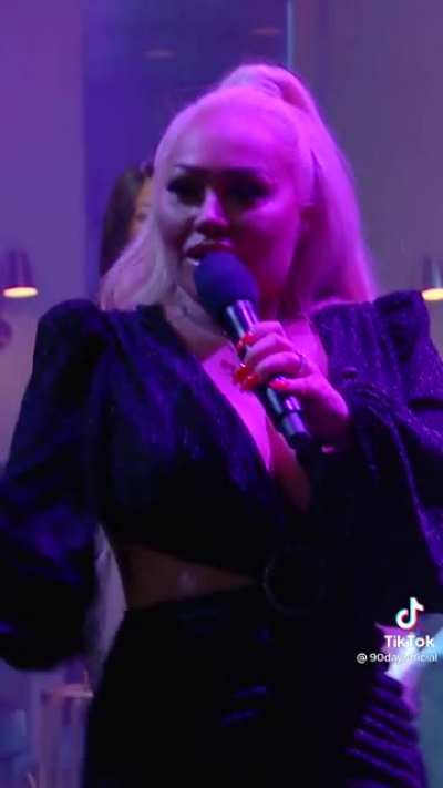 Darcey and Stacey performing their new song "Doing it Big". At a loss for words tbh