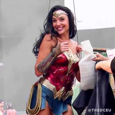 Gal Gadot knows every guy on set wants to fuck her in that Wonder Woman costume