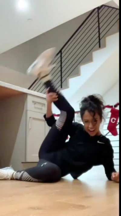Liza thinks stretching her crotch feels good