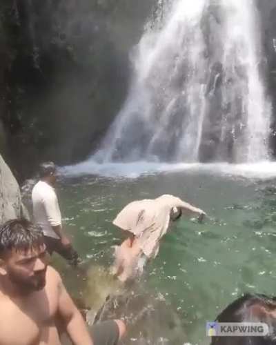 Watch it on loop and don't miss the beginning of this video🔥🔥, from Instagram I swear