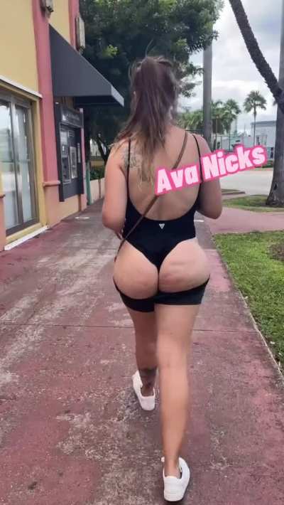 Would you risk suffocation to eat me out right here on the Miami streets?