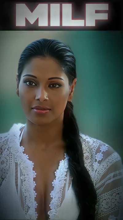 Bipasha Basu Hot