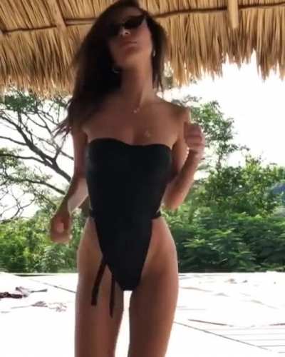 Emily Ratajkowski