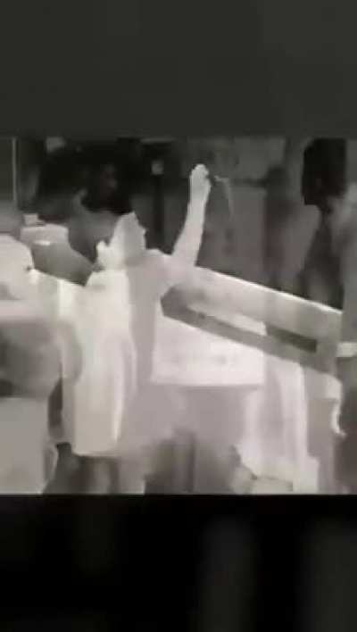 1 Kasım 1928'de uygulamaya ge&ccedil;irilmiş olan Harf Devrimi kutlu olsun.. Cehaleti kıran aydınlığın yolunu a&ccedil;an harf devrimi!!
