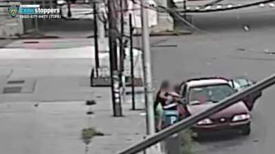 Attempted kidnapping in broad daylight in Queens, New York